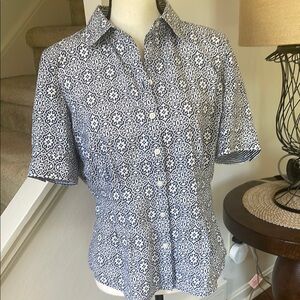 Jones New York Blue and White Short Sleeve Casual Button Down Shirt Size Medium